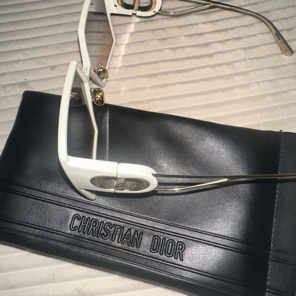 Dior Brown and White Oversized Sunglasses - Picture 4 of 5